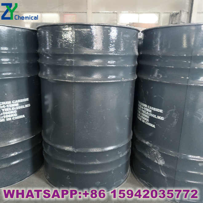 Cost-effective calcium carbide packaging in nitrogen-sealed 50kg green drums for long distance shipping.